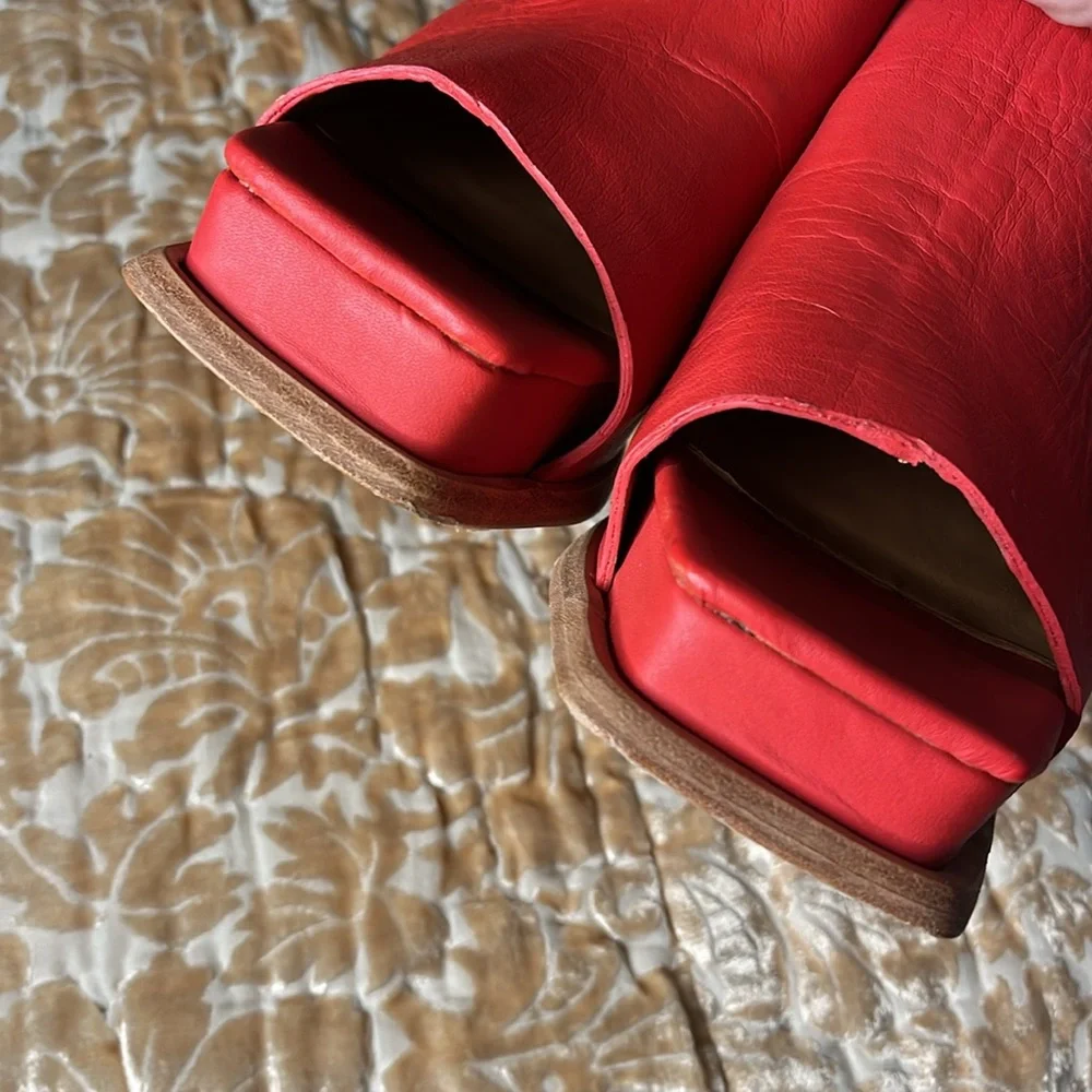 So comfy Wal & Pai Red Leather Mules - Picture 4 of 5